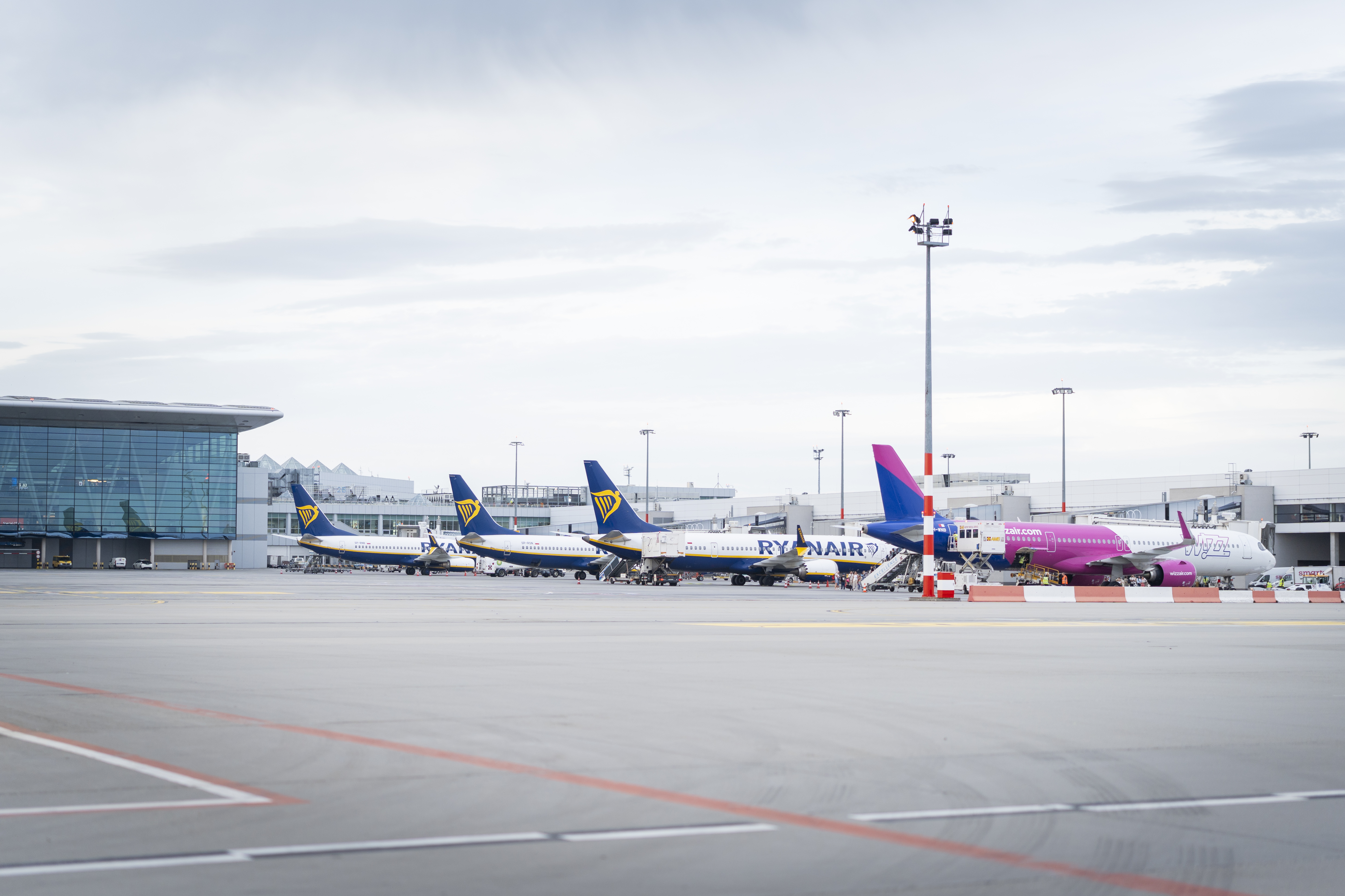budapest airport aeroplanes