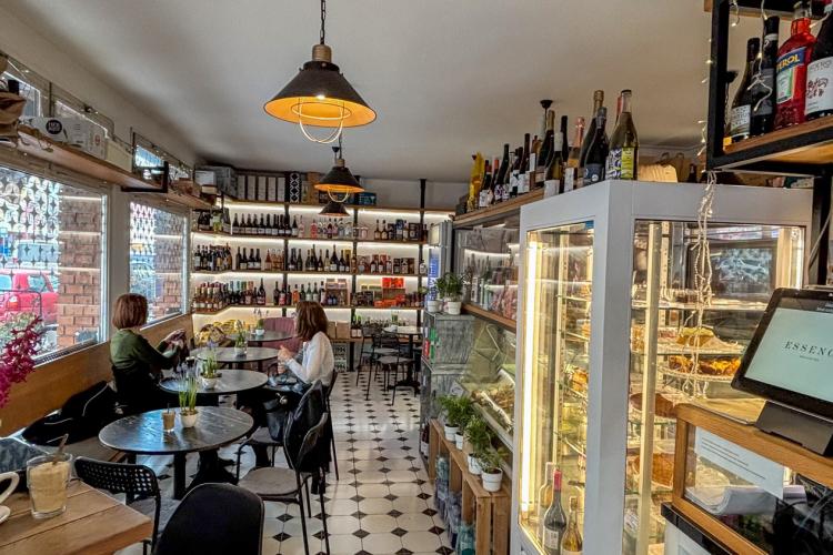 Essence Delicates interior