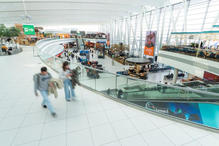 budapest airport peak traffic summer 2025