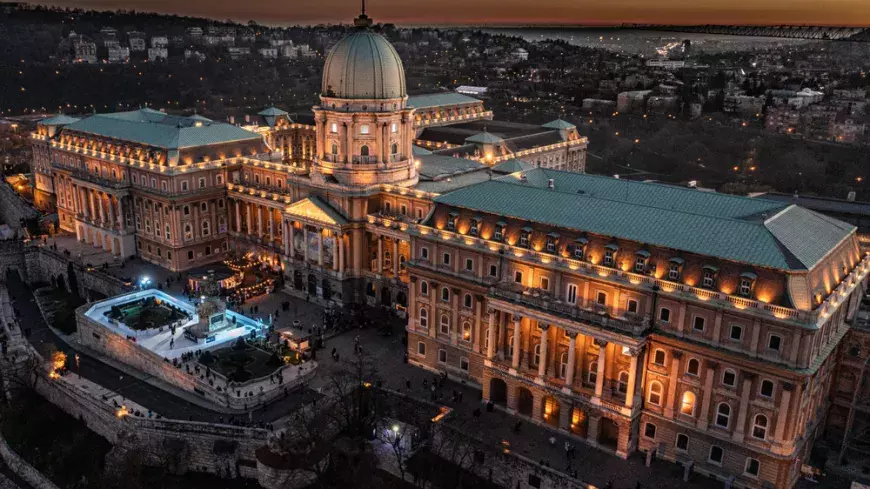 buda castle by night