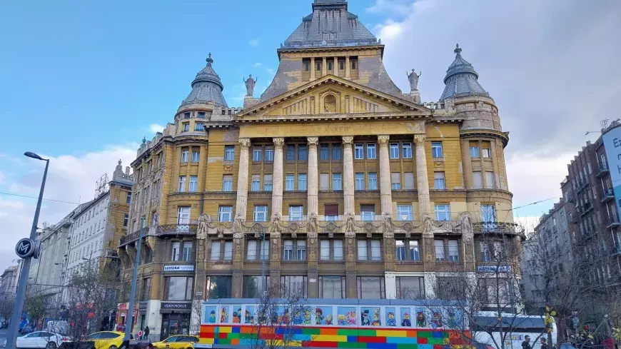 LEGO tram in fron of Budapest's Anker House